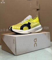 RUNNING CLOUD BOOM STRIKE LIME