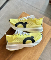 RUNNING CLOUD BOOM STRIKE LIME