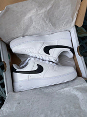 Airforce 1 low white black swoosh